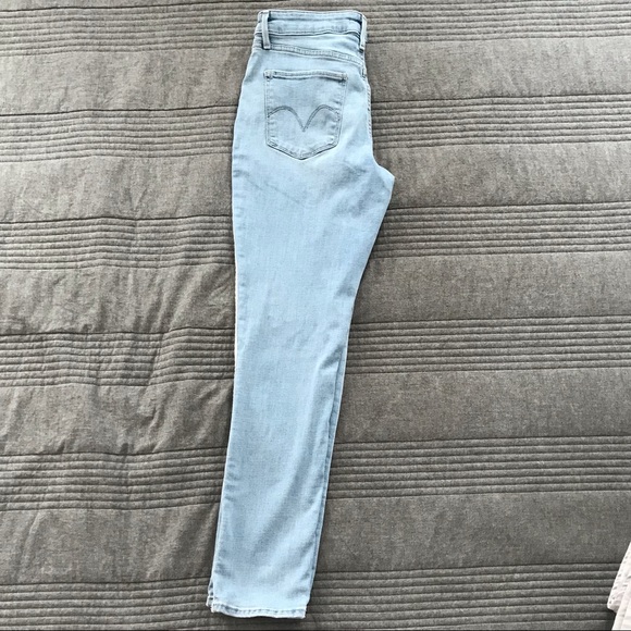 Levi’s Soft Sculpt Classic Mid-Rise Jeans - Picture 3 of 4